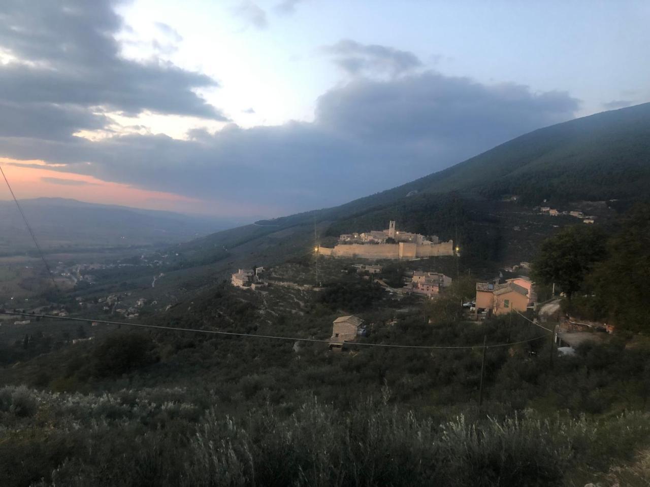 Aparthotel Il Castello Di Campello à Campello sul Clitunno Extérieur photo