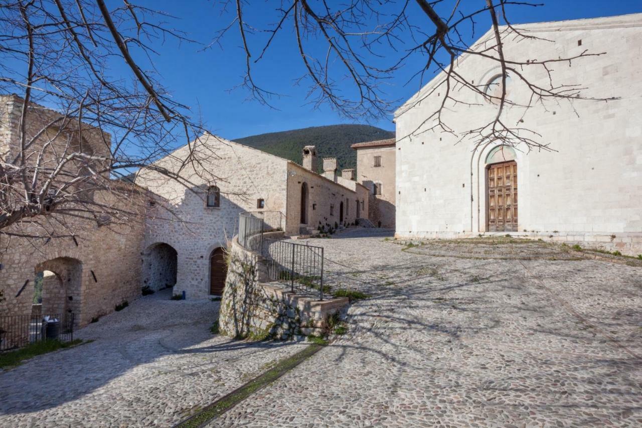 Aparthotel Il Castello Di Campello à Campello sul Clitunno Extérieur photo