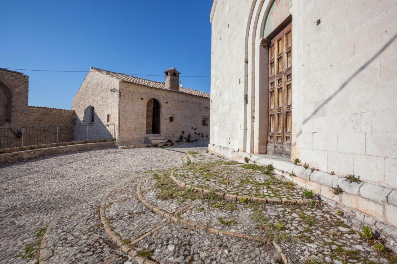 Aparthotel Il Castello Di Campello à Campello sul Clitunno Extérieur photo